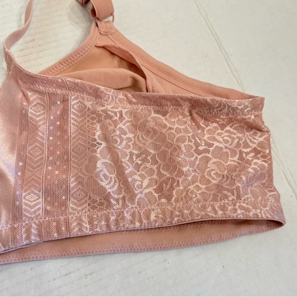 44C Breezies Bra Nude Rose Seamless Wirefree Support - Picture 12 of 16